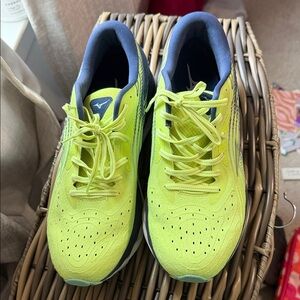 Mizuno Bright Yellow Lace-Up Running Sneakers